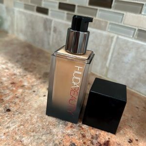 Huda beauty foundation
